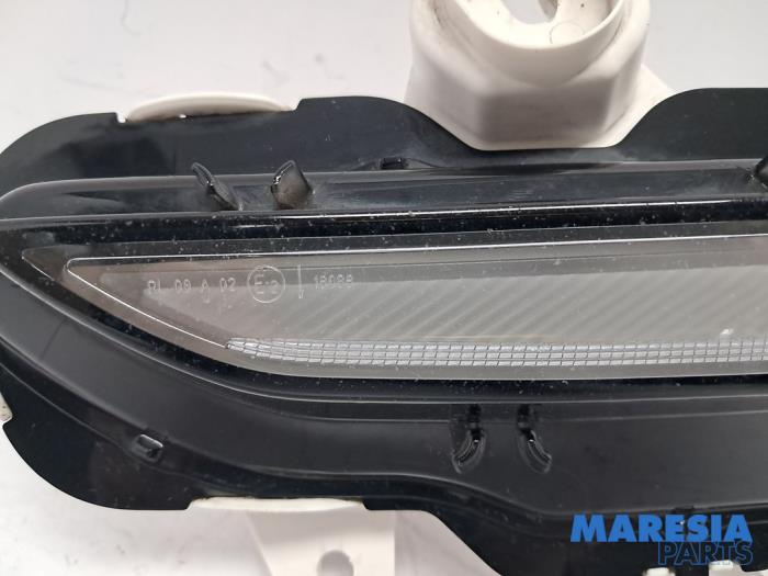 Dagrijverlichting links van een Peugeot 208 II (UB/UH/UP) 1.2 Vti 12V PureTech 75 2021