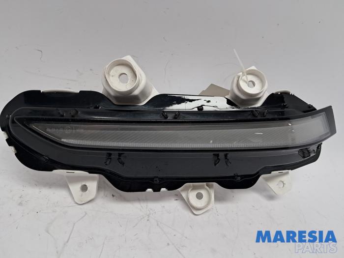 Dagrijverlichting links van een Peugeot 208 II (UB/UH/UP) 1.2 Vti 12V PureTech 75 2021