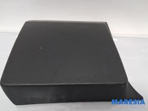 Gebruikte Sierlijst Renault Trafic (1FL/2FL/3FL/4FL) 2.0 dCi 16V 130 Prijs € 24,20 Inclusief btw aangeboden door Maresia Parts