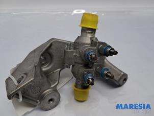 Gebruikte Koelwater Verwarmings Module Renault Trafic (1FL/2FL/3FL/4FL) 2.0 dCi 16V 130 Prijs € 48,40 Inclusief btw aangeboden door Maresia Parts