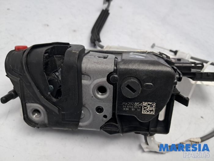 Deurslot Mechaniek 4Deurs links-achter van een Peugeot 208 II (UB/UH/UP) 1.2 Vti 12V PureTech 75 2021