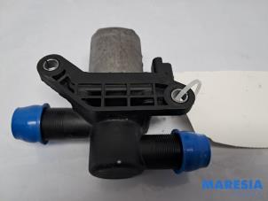 Gebruikte Waterpomp Renault Trafic (1FL/2FL/3FL/4FL) 2.0 dCi 16V 130 Prijs € 60,50 Inclusief btw aangeboden door Maresia Parts