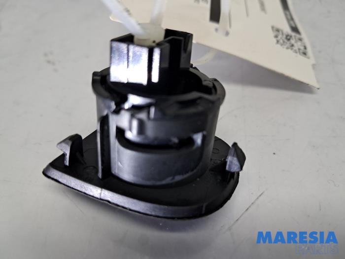 Lichtsensor van een Peugeot 208 II (UB/UH/UP) 1.2 Vti 12V PureTech 75 2021