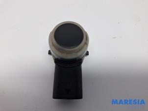 Gebruikte Sensor PDC Peugeot 208 II (UB/UH/UP) 1.2 Vti 12V PureTech 75 Prijs € 19,95 Margeregeling aangeboden door Maresia Parts