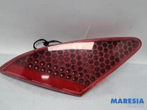 Gebruikte Achterlicht links Peugeot 307 CC (3B) 2.0 16V Prijs € 149,00 Margeregeling aangeboden door Maresia Parts