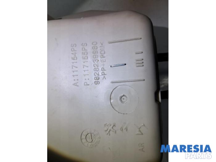 Versnellingspook van een Peugeot 208 II (UB/UH/UP) 1.2 Vti 12V PureTech 75 2021