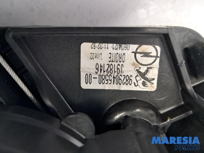 Ruitmechaniek 4Deurs rechts-achter van een Peugeot 208 II (UB/UH/UP) 1.2 Vti 12V PureTech 75 2021