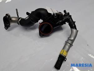 Gebruikte Turbo Pijp Renault Trafic (1FL/2FL/3FL/4FL) 2.0 dCi 16V 130 Prijs € 72,59 Inclusief btw aangeboden door Maresia Parts