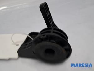 Gebruikte Steun (diversen) Renault Trafic (1FL/2FL/3FL/4FL) 2.0 dCi 16V 130 Prijs € 24,20 Inclusief btw aangeboden door Maresia Parts