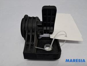 Gebruikte Steun (diversen) Renault Trafic (1FL/2FL/3FL/4FL) 2.0 dCi 16V 130 Prijs € 24,20 Inclusief btw aangeboden door Maresia Parts