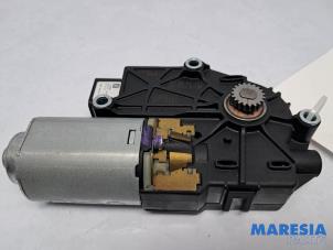 Gebruikte Schuifdak Motor Alfa Romeo Giulietta (940) 1.4 TB 16V MultiAir Prijs € 119,99 Margeregeling aangeboden door Maresia Parts