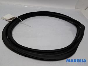 Gebruikte Achterkleprubber Peugeot 208 II (UB/UH/UP) 1.2 Vti 12V PureTech 75 Prijs € 34,95 Margeregeling aangeboden door Maresia Parts