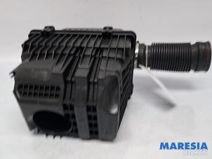 Gebruikte Luchtfilterhuis Peugeot 307 CC (3B) 2.0 16V Prijs € 35,00 Margeregeling aangeboden door Maresia Parts