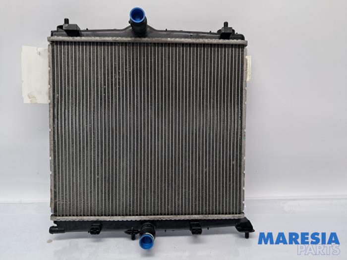 Radiateur van een Peugeot 208 II (UB/UH/UP) 1.2 Vti 12V PureTech 75 2021