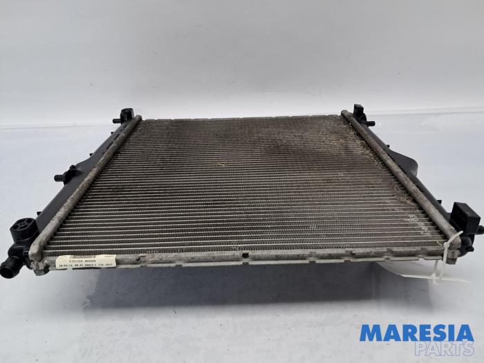 Radiateur van een Peugeot 208 II (UB/UH/UP) 1.2 Vti 12V PureTech 75 2021