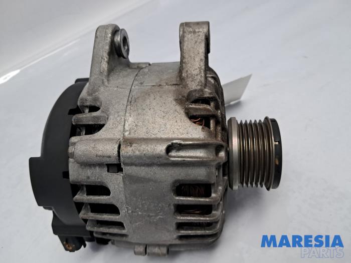 Gebruikte Dynamo Peugeot 208 II (UB/UH/UP) 1.2 Vti 12V PureTech 75 Prijs € 110,00 Margeregeling aangeboden door Maresia Parts