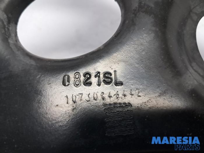 Draagarm onder links-voor van een Peugeot 208 II (UB/UH/UP) 1.2 Vti 12V PureTech 75 2021