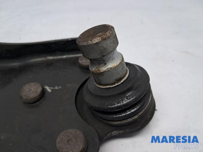 Draagarm onder links-voor van een Peugeot 208 II (UB/UH/UP) 1.2 Vti 12V PureTech 75 2021