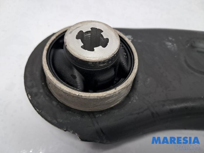 Draagarm onder links-voor van een Peugeot 208 II (UB/UH/UP) 1.2 Vti 12V PureTech 75 2021