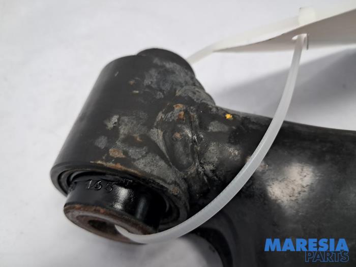 Draagarm onder links-voor van een Peugeot 208 II (UB/UH/UP) 1.2 Vti 12V PureTech 75 2021