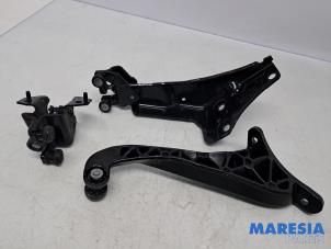 Gebruikte Schuifdeurrol links Peugeot Partner Tepee (7A/B/C/D/E/F/G/J/P/S) 1.6 VTI 120 16V Phase 1 Prijs € 60,00 Margeregeling aangeboden door Maresia Parts