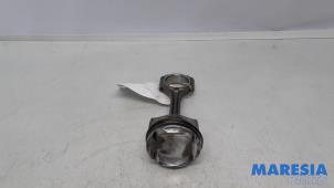 Gebruikte Drijfstang Peugeot 2008 (CU) 1.2 12V e-THP PureTech 110 Prijs € 49,99 Margeregeling aangeboden door Maresia Parts