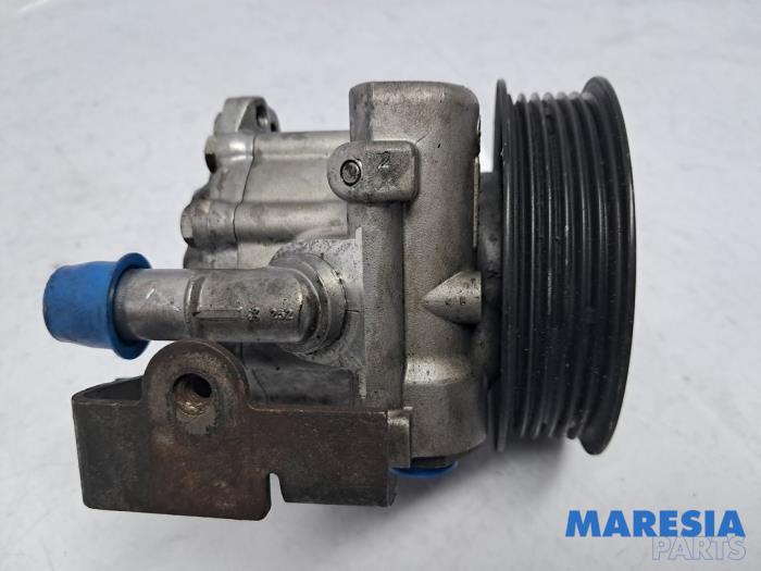 Gebruikte Servopomp Citroen C6 (TD) 2.7 HDiF V6 24V Prijs € 100,00 Margeregeling aangeboden door Maresia Parts