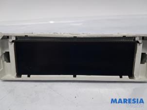 Gebruikte Display Interieur Peugeot 307 CC (3B) 2.0 16V Prijs € 30,00 Margeregeling aangeboden door Maresia Parts