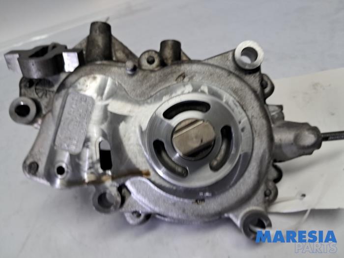 Gebruikte Hogedrukpomp Opel Vivaro 2.0 CDTI 122 Prijs € 127,05 Inclusief btw aangeboden door Maresia Parts