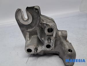 Gebruikte Motorsteun Opel Vivaro 2.0 CDTI 122 Prijs € 31,46 Inclusief btw aangeboden door Maresia Parts