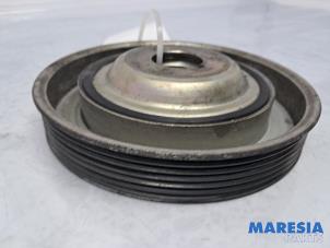 Gebruikte Krukas Poelie Opel Vivaro 2.0 CDTI 122 Prijs € 42,34 Inclusief btw aangeboden door Maresia Parts