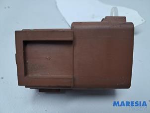 Gebruikte Relais Citroen C6 (TD) 2.7 HDiF V6 24V Prijs € 15,00 Margeregeling aangeboden door Maresia Parts