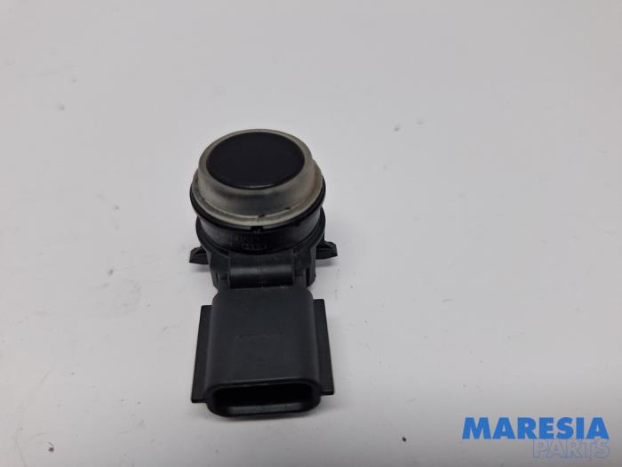 Gebruikte PDC Sensor Renault Clio IV (5R) 0.9 Energy TCE 90 12V Prijs € 19,99 Margeregeling aangeboden door Maresia Parts