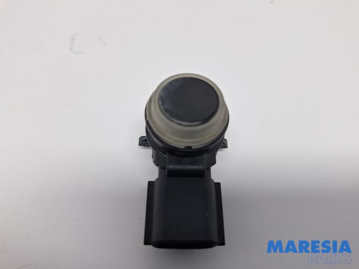 Gebruikte PDC Sensor Renault Clio IV (5R) 0.9 Energy TCE 90 12V Prijs € 19,99 Margeregeling aangeboden door Maresia Parts