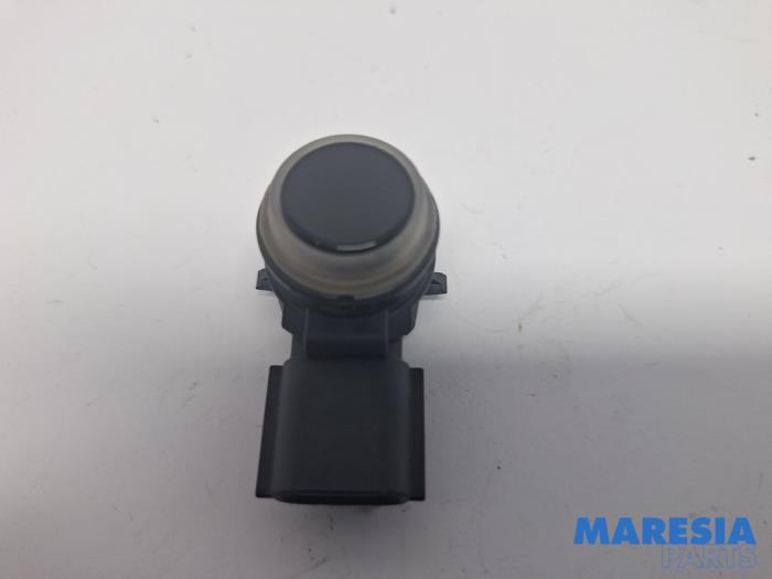 Gebruikte PDC Sensor Renault Clio IV (5R) 0.9 Energy TCE 90 12V Prijs € 19,99 Margeregeling aangeboden door Maresia Parts