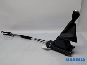 Gebruikte Versnellingspook Renault Clio IV (5R) 0.9 Energy TCE 90 12V Prijs € 49,99 Margeregeling aangeboden door Maresia Parts