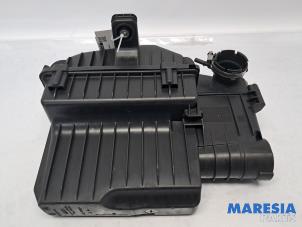 Gebruikte Luchtfilterhuis Peugeot 208 I (CA/CC/CK/CL) 1.2 Vti 12V PureTech 82 Prijs € 25,00 Margeregeling aangeboden door Maresia Parts