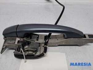 Gebruikte Portiergreep 4Deurs links-achter Citroen C6 (TD) 2.7 HDiF V6 24V Prijs € 50,00 Margeregeling aangeboden door Maresia Parts