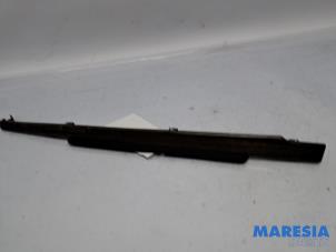 Gebruikte Dashboard sierlijst Citroen C6 (TD) 2.7 HDiF V6 24V Prijs € 50,00 Margeregeling aangeboden door Maresia Parts