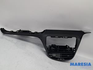 Gebruikte Dashboard deel Peugeot 208 I (CA/CC/CK/CL) 1.2 Vti 12V PureTech 82 Prijs € 35,00 Margeregeling aangeboden door Maresia Parts