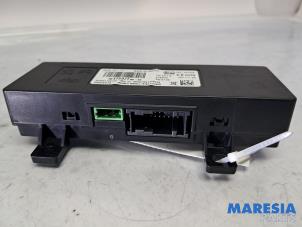 Gebruikte Module Telefoon Peugeot 208 I (CA/CC/CK/CL) 1.2 Vti 12V PureTech 82 Prijs € 74,95 Margeregeling aangeboden door Maresia Parts