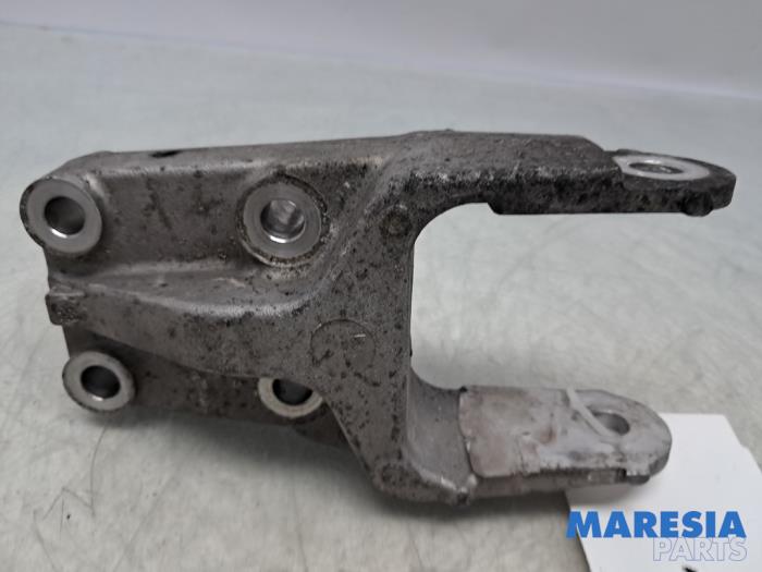Gebruikte Versnellingsbak Steun Citroen C6 (TD) 2.7 HDiF V6 24V Prijs € 17,50 Margeregeling aangeboden door Maresia Parts