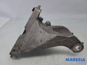 Gebruikte Versnellingsbak Steun Citroen C6 (TD) 2.7 HDiF V6 24V Prijs € 22,50 Margeregeling aangeboden door Maresia Parts