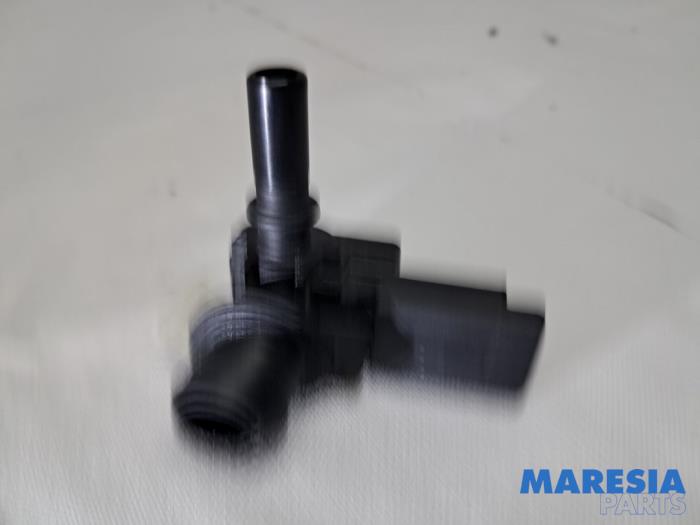 Gebruikte Sensor Remassistent Peugeot 308 (L3/L8/LB/LH/LP) 1.2 12V e-THP PureTech 110 Prijs € 15,00 Margeregeling aangeboden door Maresia Parts