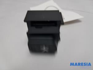 Gebruikte Schakelaar (diversen) Peugeot 308 (L3/L8/LB/LH/LP) 1.2 12V e-THP PureTech 110 Prijs € 9,99 Margeregeling aangeboden door Maresia Parts