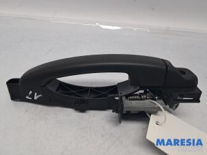 Gebruikte Deurgreep 2Deurs links Renault Trafic (1FL/2FL/3FL/4FL) 2.0 dCi 16V 130 Prijs € 90,75 Inclusief btw aangeboden door Maresia Parts