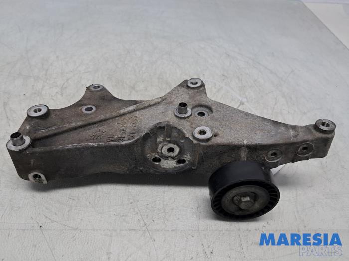 Gebruikte Dynamosteun onder Fiat Punto III (199) 0.9 TwinAir Prijs € 35,00 Margeregeling aangeboden door Maresia Parts