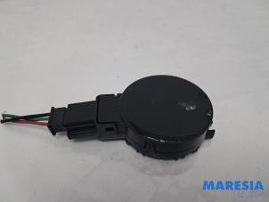 Gebruikte Sensor regen Renault Trafic (1FL/2FL/3FL/4FL) 2.0 dCi 16V 130 Prijs € 60,44 Inclusief btw aangeboden door Maresia Parts