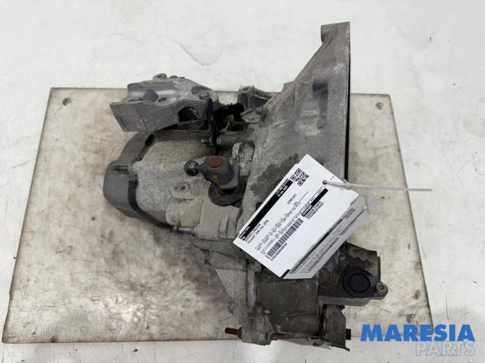 Gebruikte Automaatbak Peugeot 2008 (CU) 1.2 Vti 12V PureTech 82 Prijs € 399,00 Margeregeling aangeboden door Maresia Parts