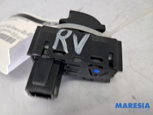 Gebruikte Ruit schakelaar elektrisch Citroen DS4 (NX) 1.6 16V VTi 120 Prijs € 10,00 Margeregeling aangeboden door Maresia Parts